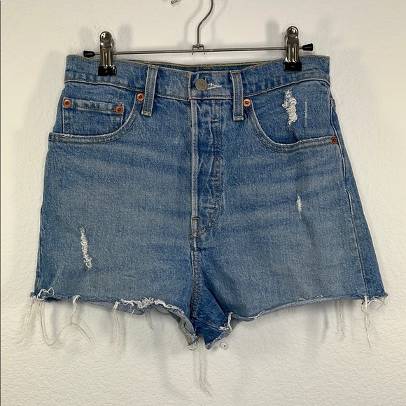 Levi's Premium Ribcage Short Tango Beach size 27 Button front Cheeky‎ shorts - Picture 2 of 12
